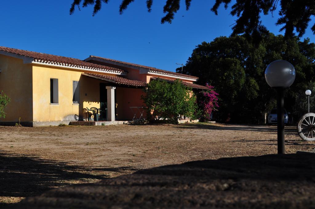 Agriturismo Vaddidulimu Luogosanto Kültér fotó