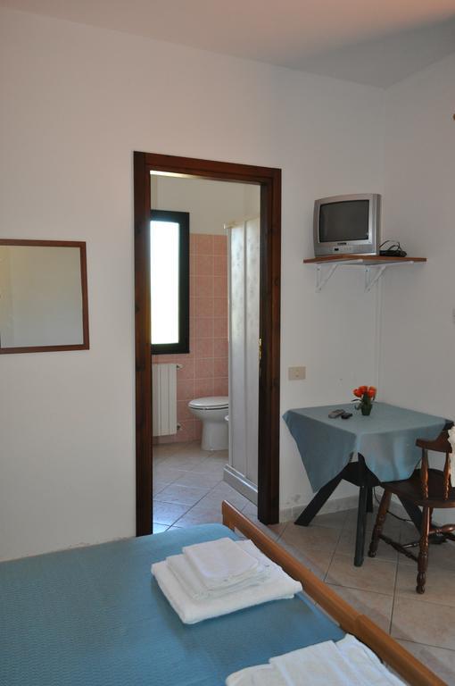 Agriturismo Vaddidulimu Luogosanto Szoba fotó