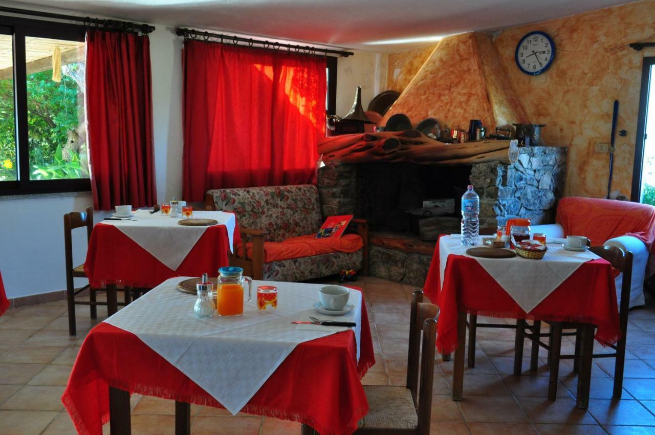 Agriturismo Vaddidulimu Luogosanto Kültér fotó
